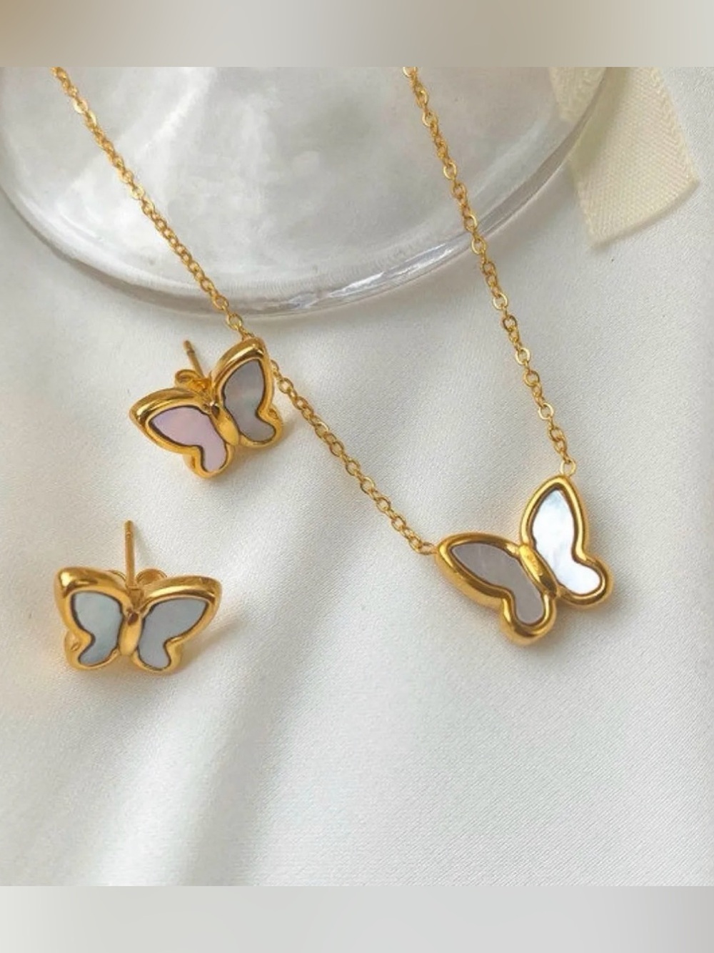 Gold Butterfly necklace and earrings set with mother of pearls